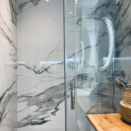 Апартаменти Lovely Space